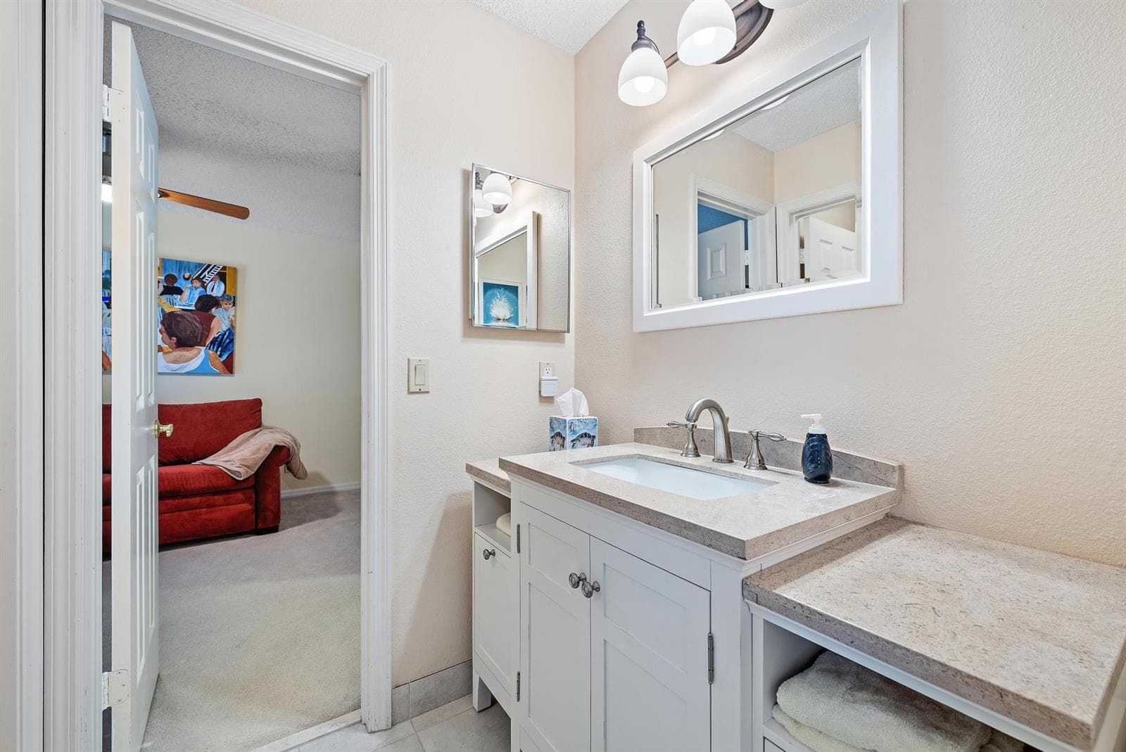 18 Windsor Ln-Guest Bathroom