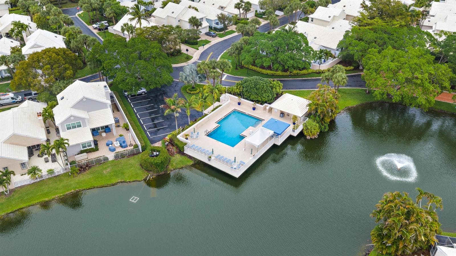 18 Windsor Ln-Community pool