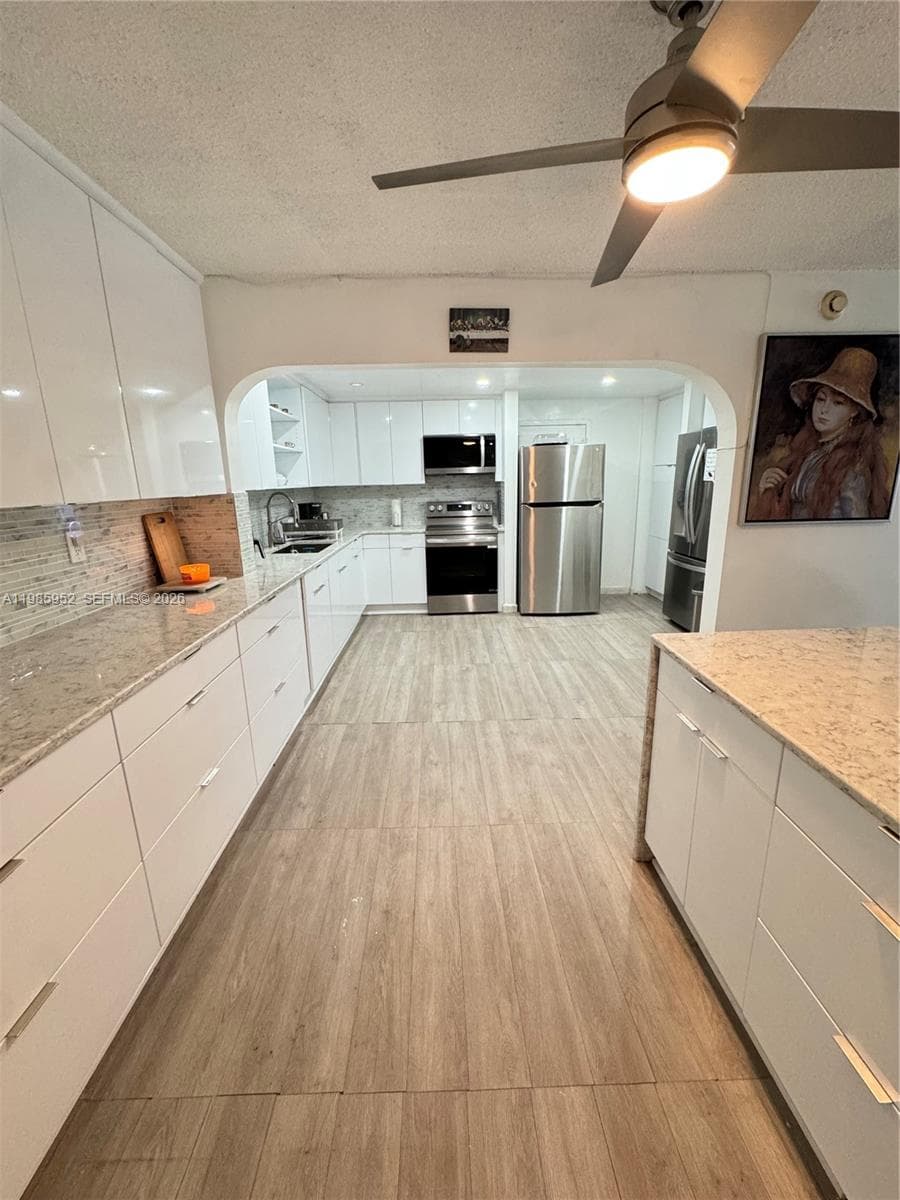 sovereigns condo · #2E in Miami - Photo 9