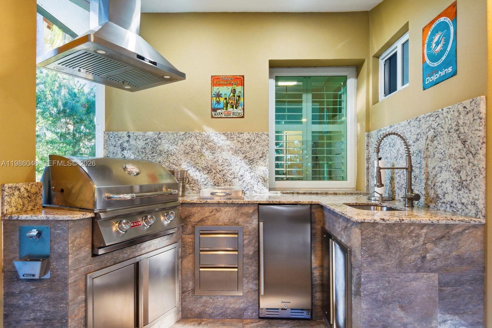 EXTERIOR BACK PATIO WITH BUILT IN BARBECUE AND HALF BATHROOM