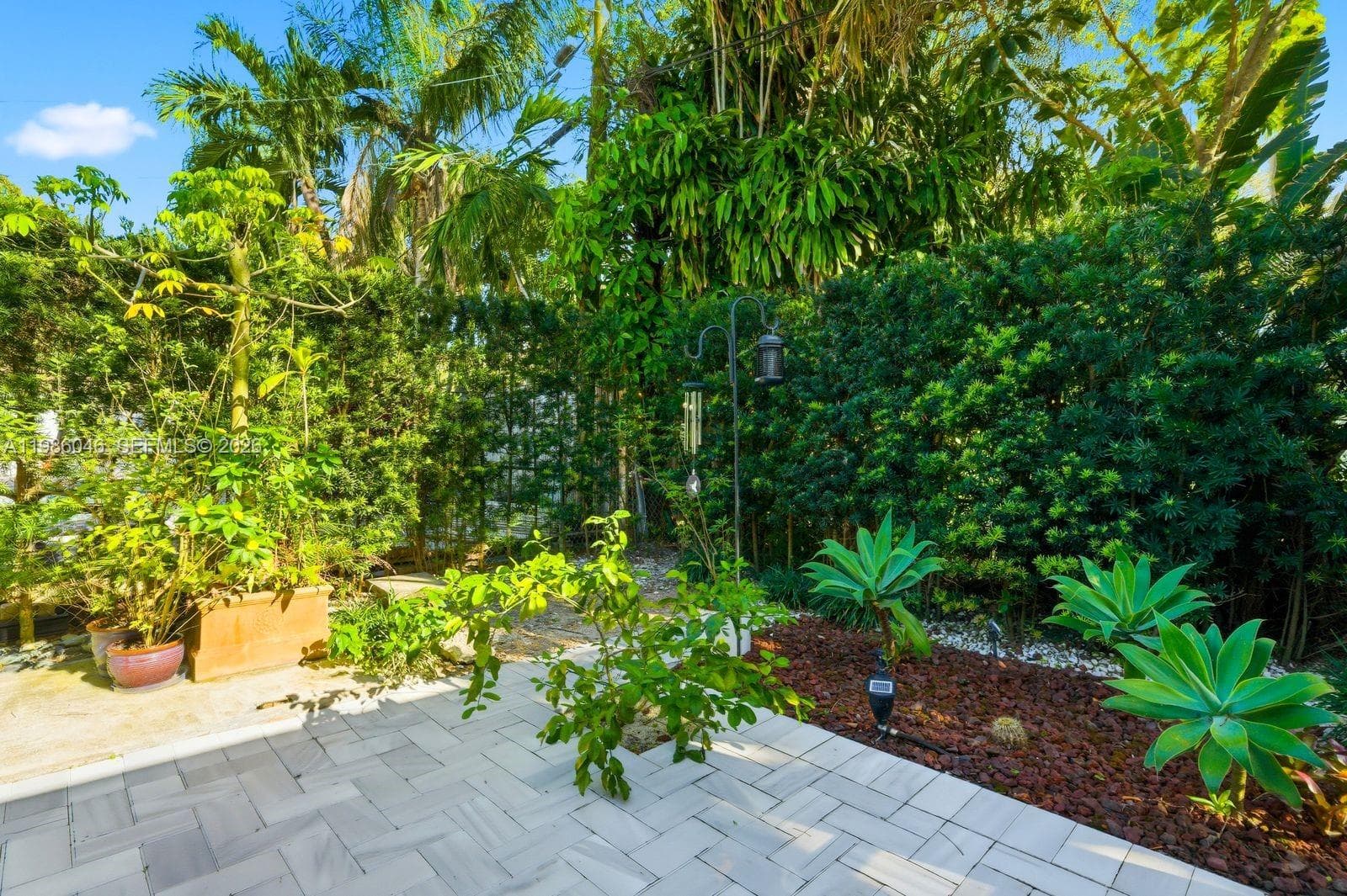 EXTERIOR PATIO