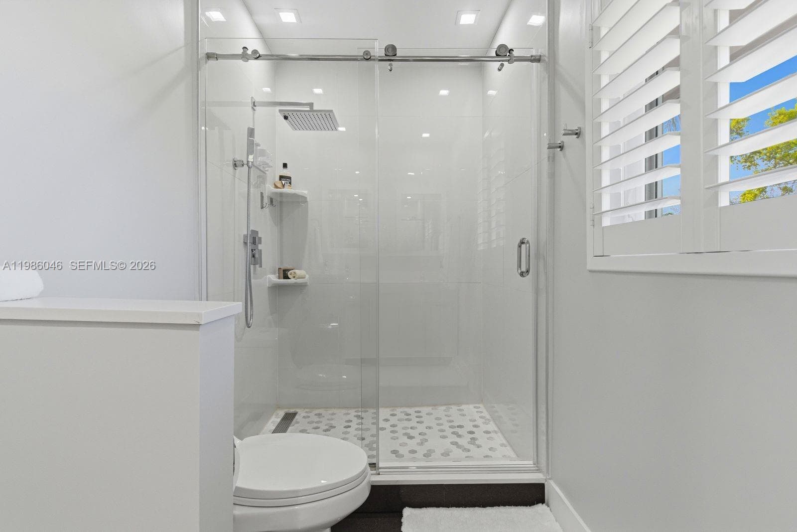 BATHROOM $2