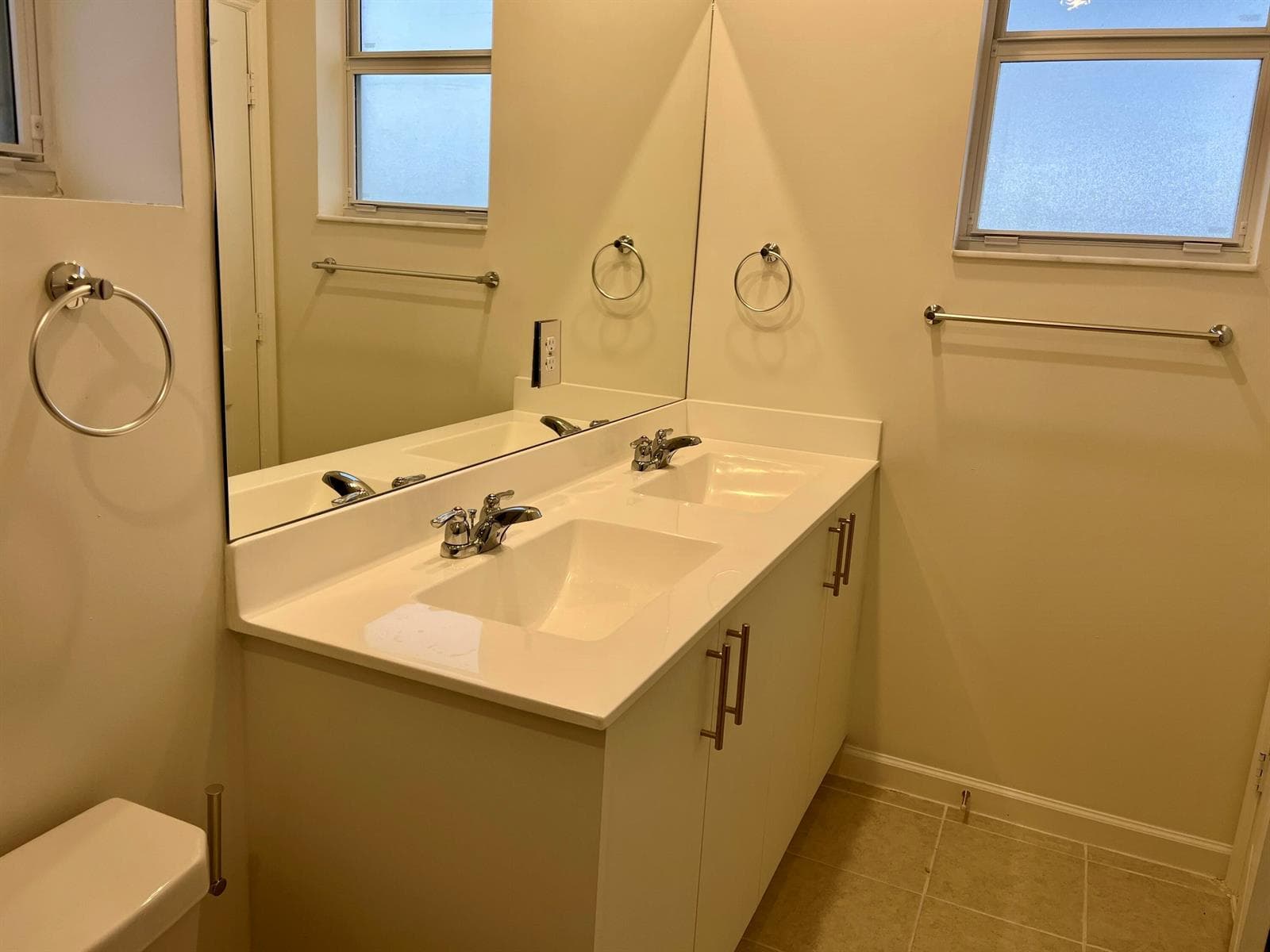 47. New bathroom accessories. Master bed