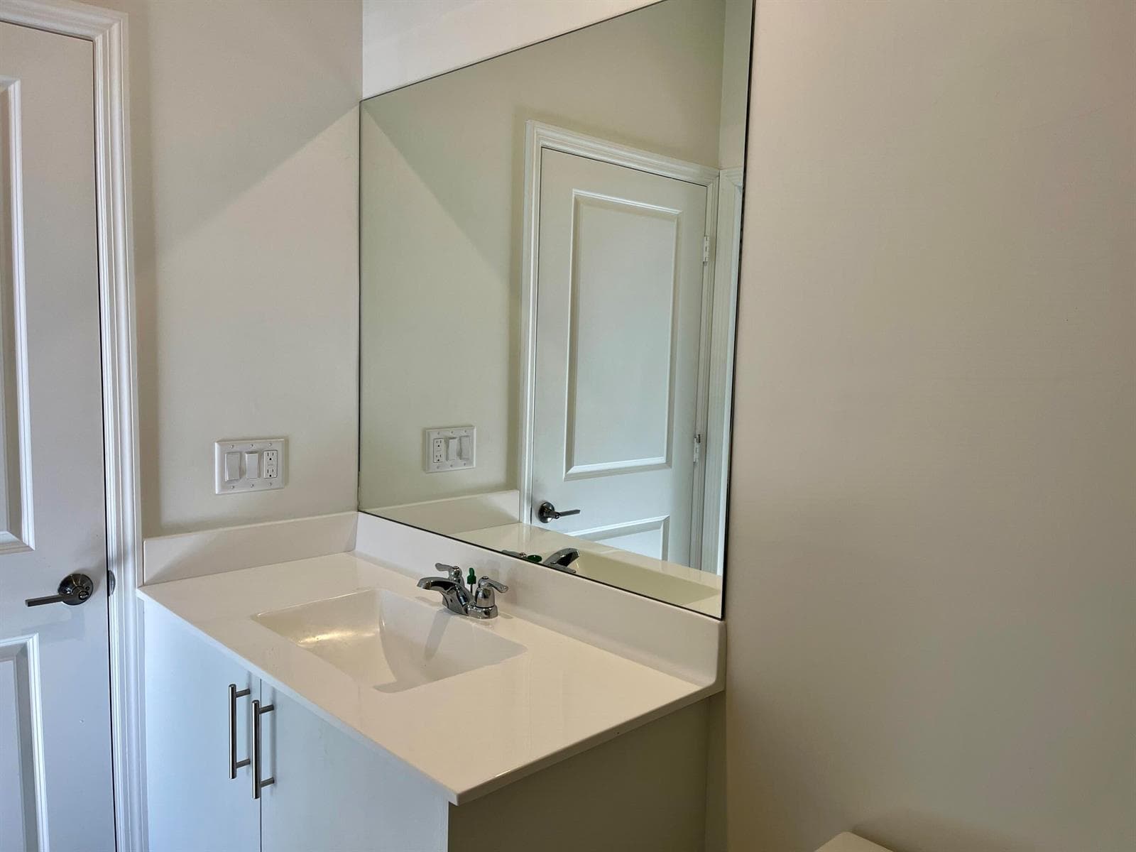 24. Bathroom. First floor