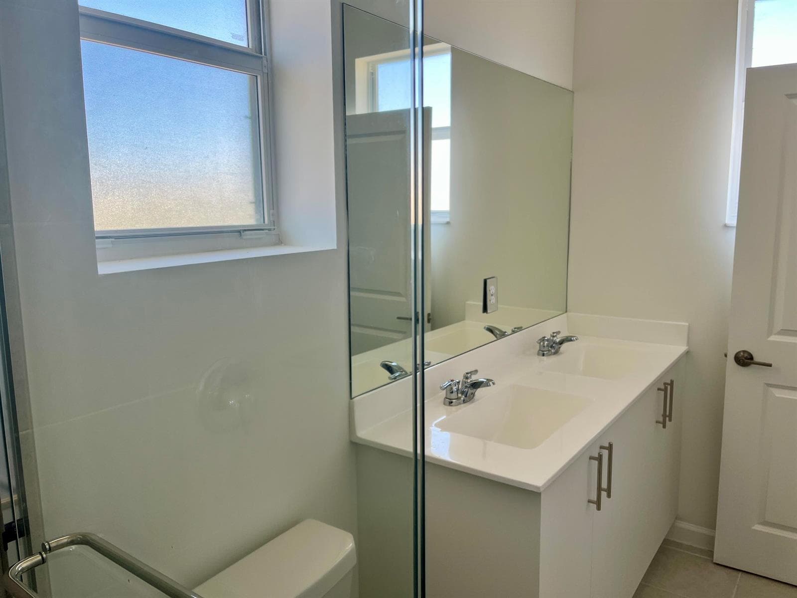 31. Bathroom. Master bedroom