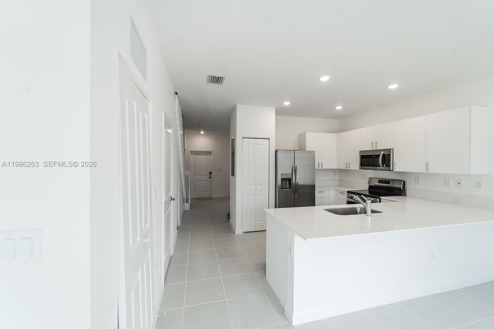 2620 SE 28th Dr photo 6