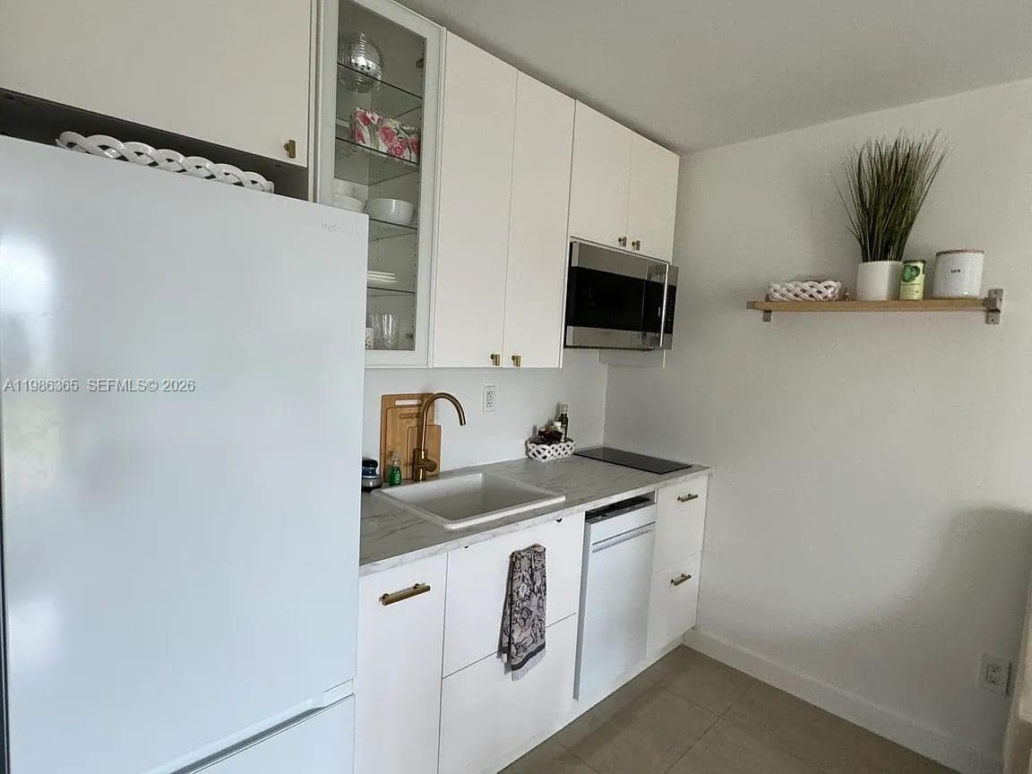 WEST COURT CONDO · #502 in Miami Beach - Photo 5