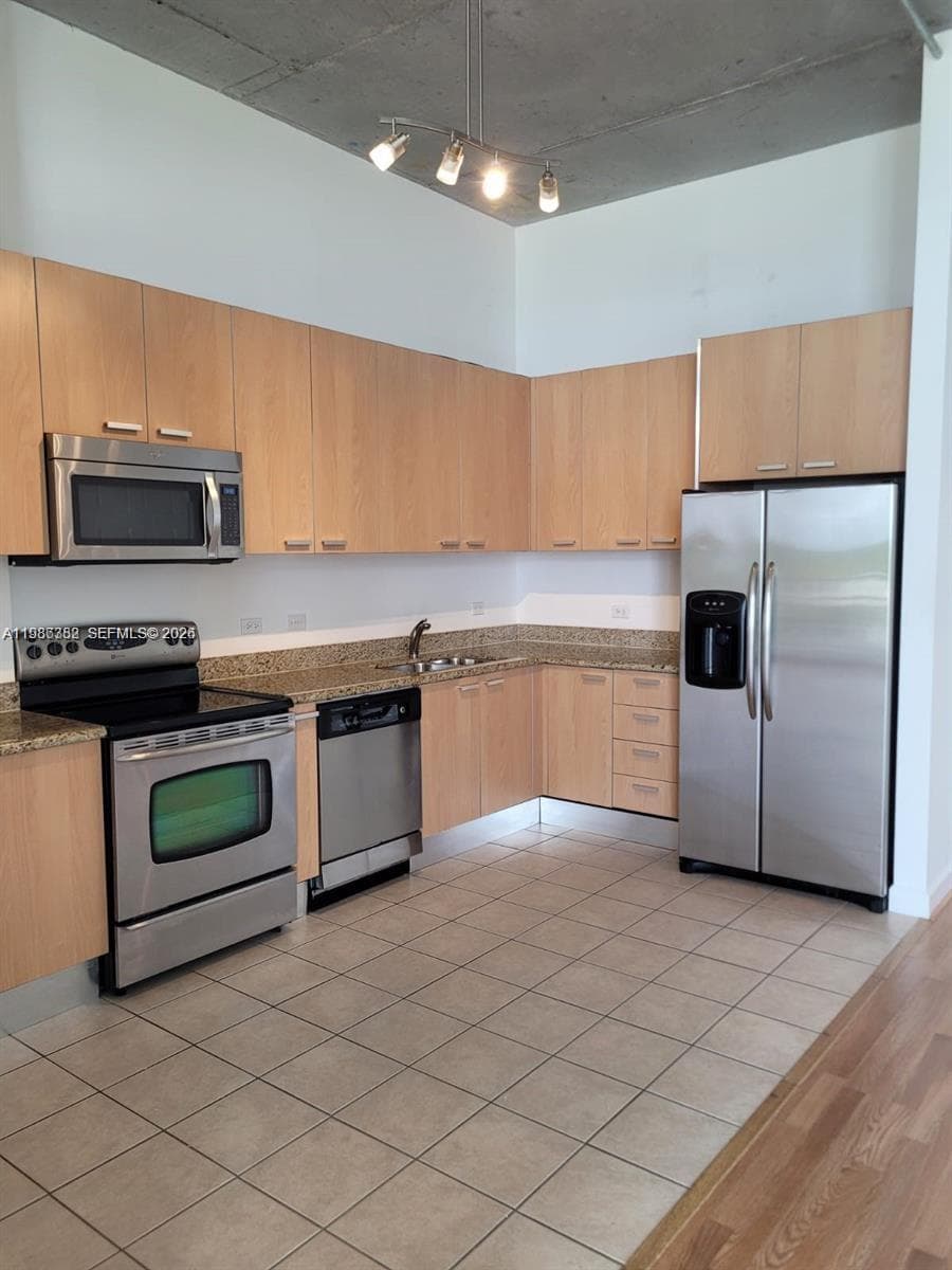 THE LOFTS AT HOLLYWOOD ST · #501 in Hollywood - Photo 2