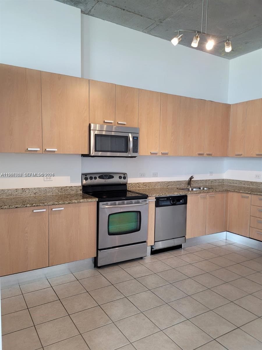 THE LOFTS AT HOLLYWOOD ST · #501 in Hollywood - Photo 4