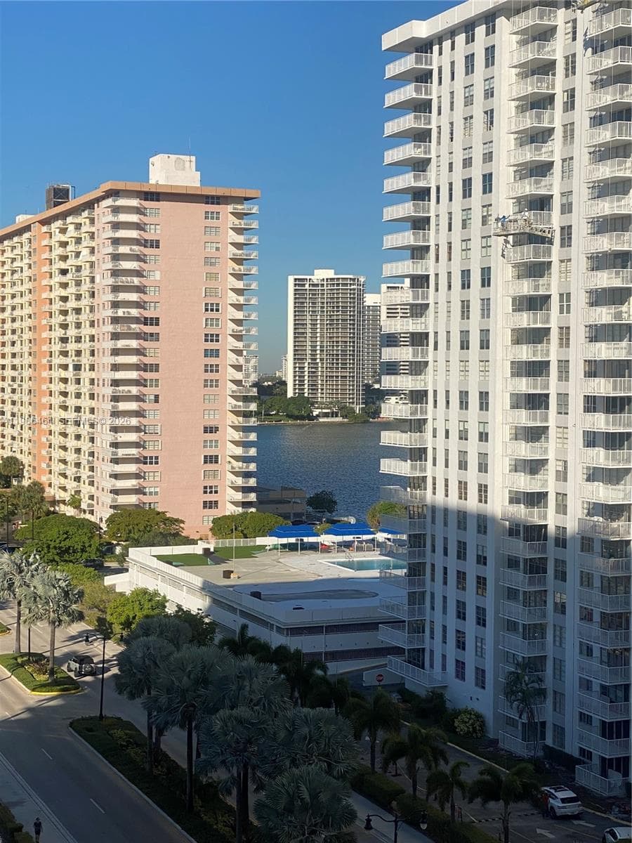 WINSTON TOWER 300 CONDO · #1206 in Sunny Isles Beach - Photo 4