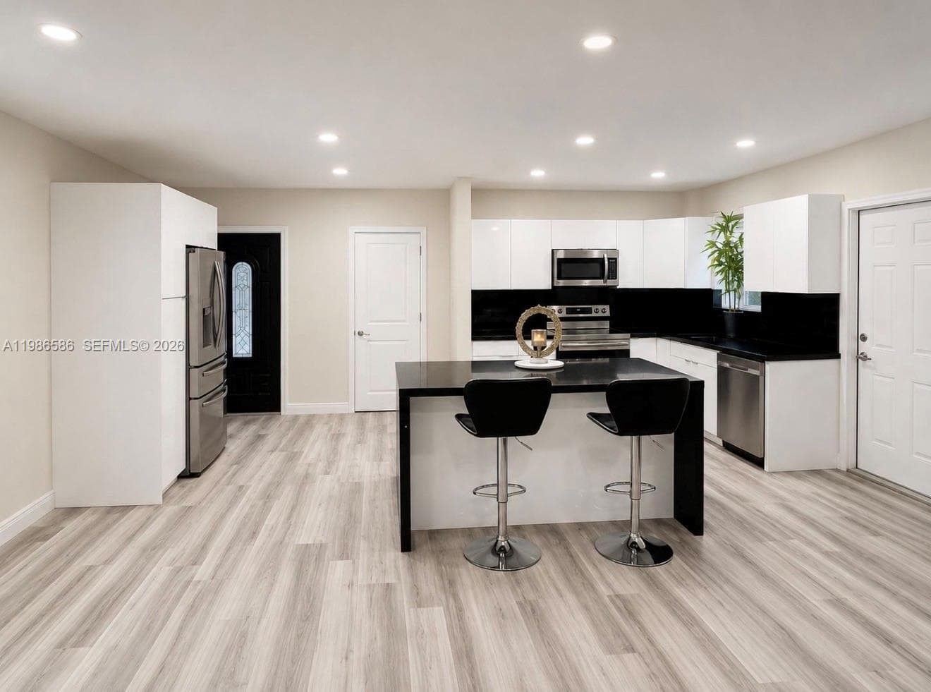 52 E 50th Pl photo 6