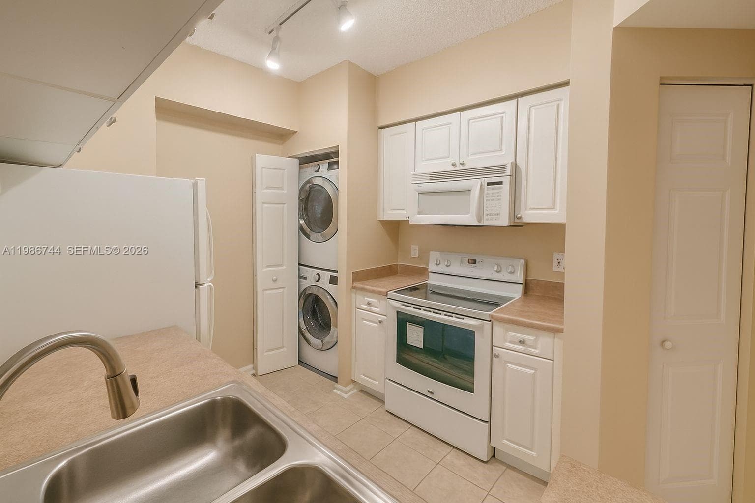 Porto Bellagio · #2122 in Sunny Isles Beach - Photo 7