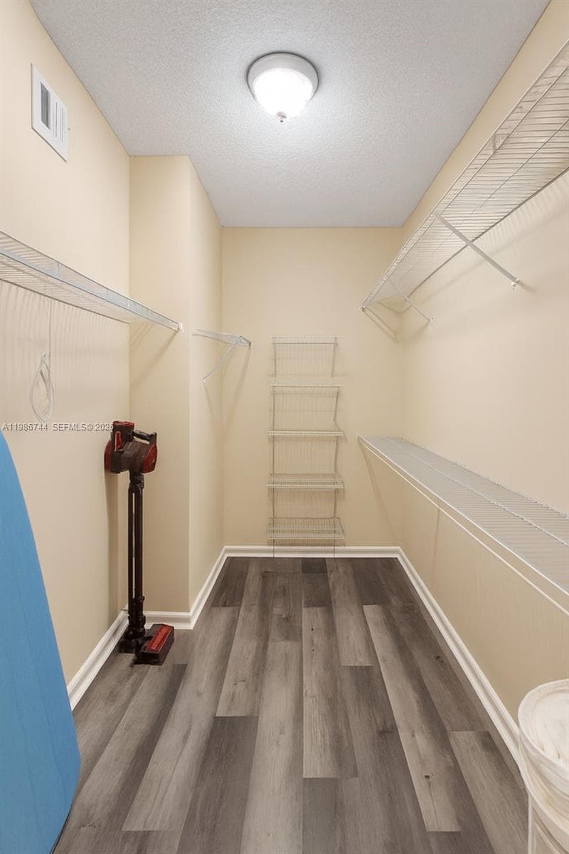 Porto Bellagio · #2122 in Sunny Isles Beach - Photo 11