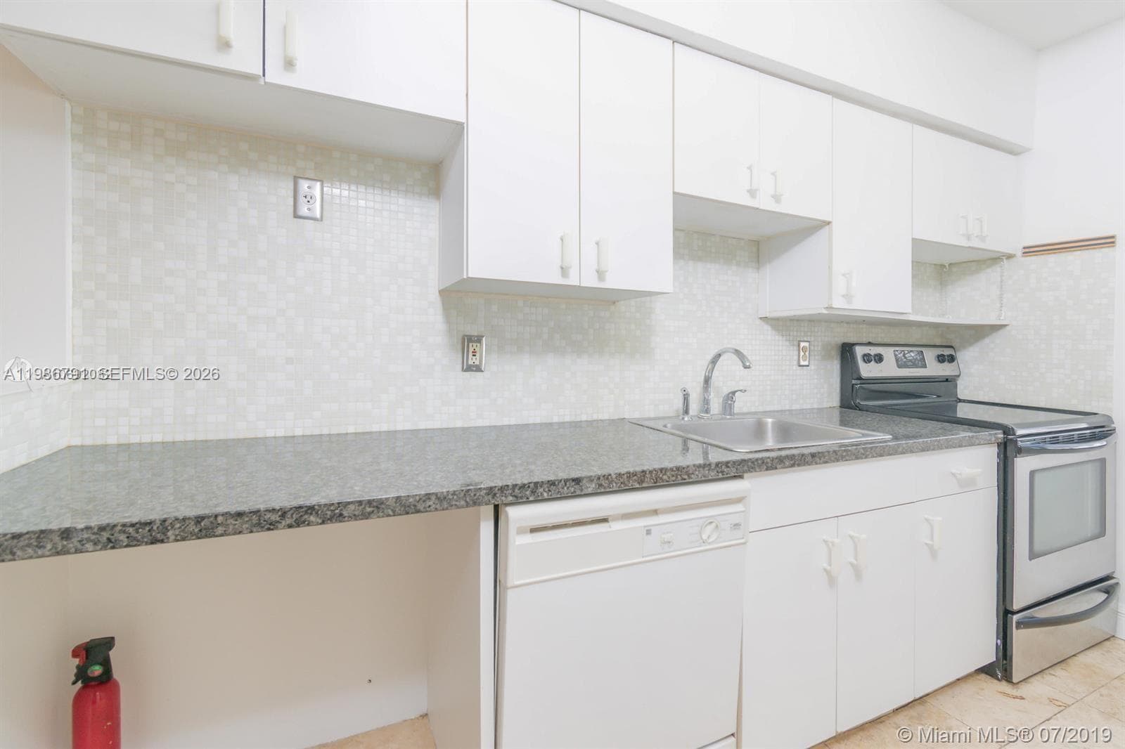 JEFFERSON COURT CONDO · #201 in Miami Beach - Photo 12