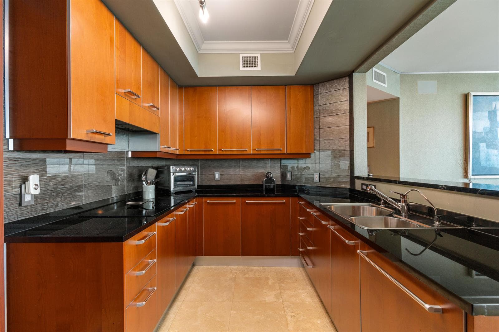 OP 3105 INTERIOR OF KITCHEN HORSE SHOE S