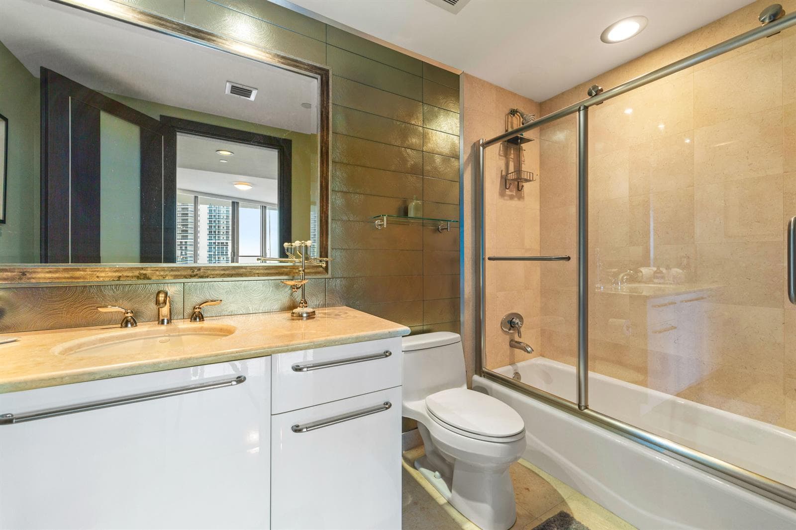OP 3105 BATHOOM 2 WITH TUB SHOWER