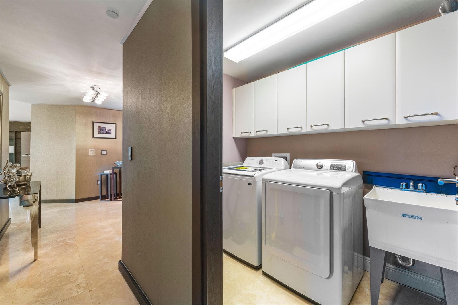 OP 3105 LAUNDRY AND FOYER