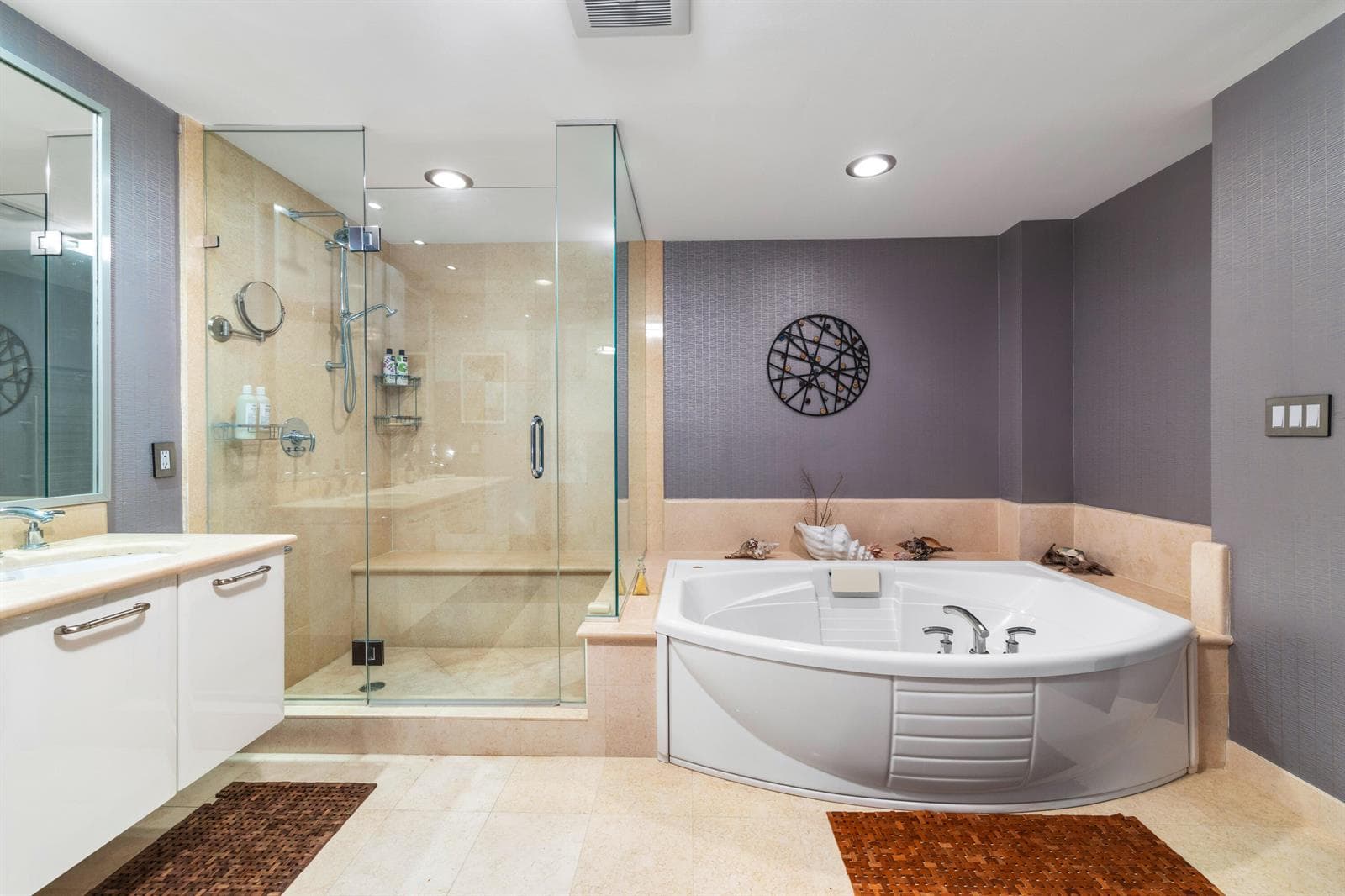 OP 3105 CLOSE UP PRIMARY TUB AND SHOWER