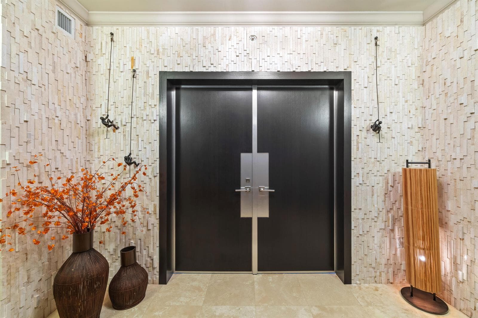 OP 3105 FRONT DOOR 1