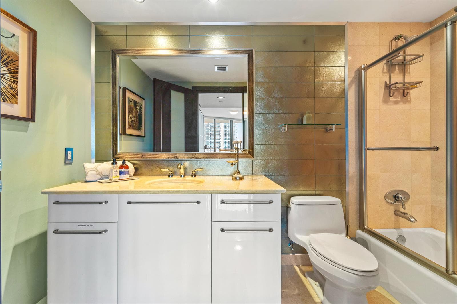 OP 3105 BATHOOM 2