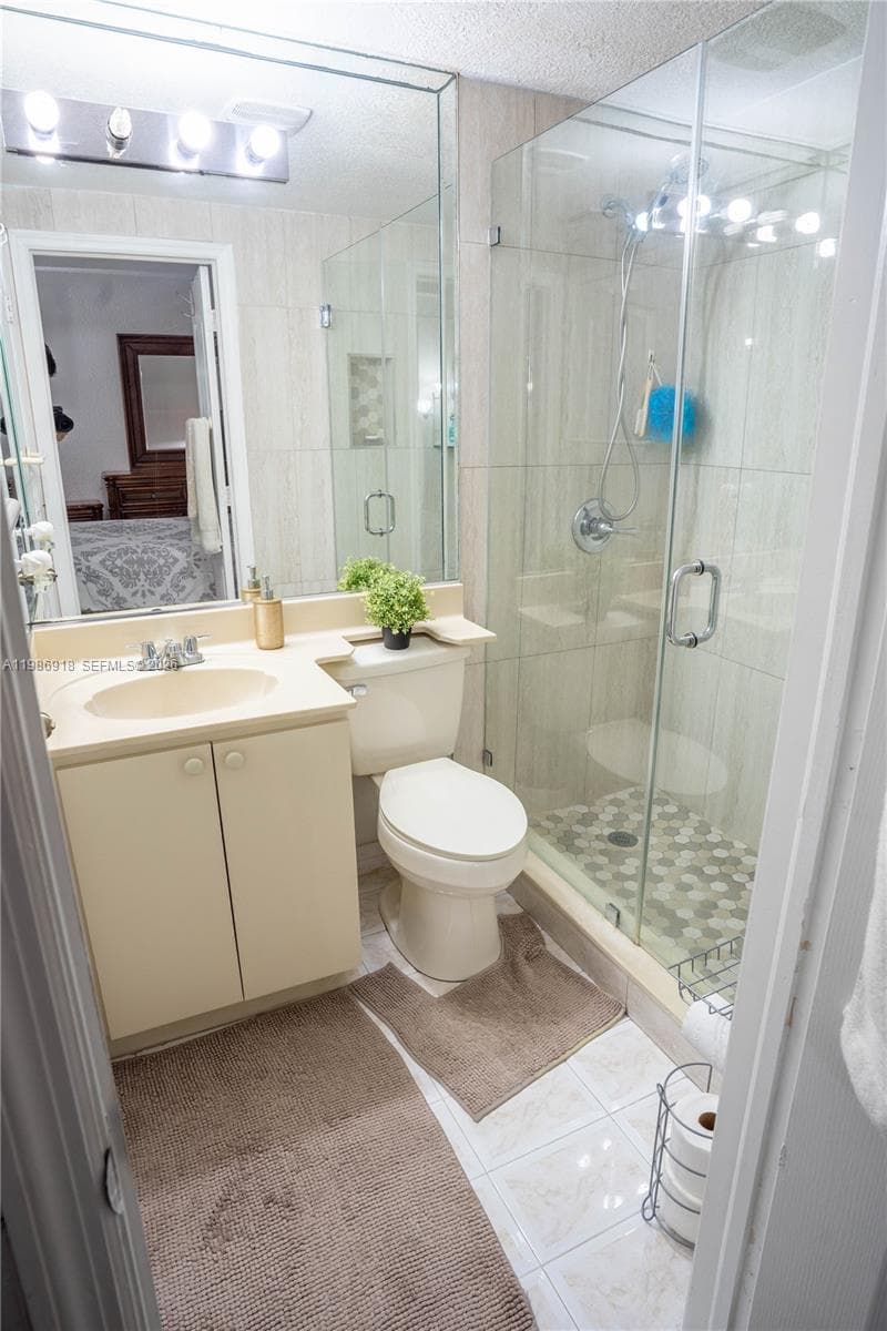 POINCIANA LAKES VILLAS · #101 in Hialeah - Photo 28