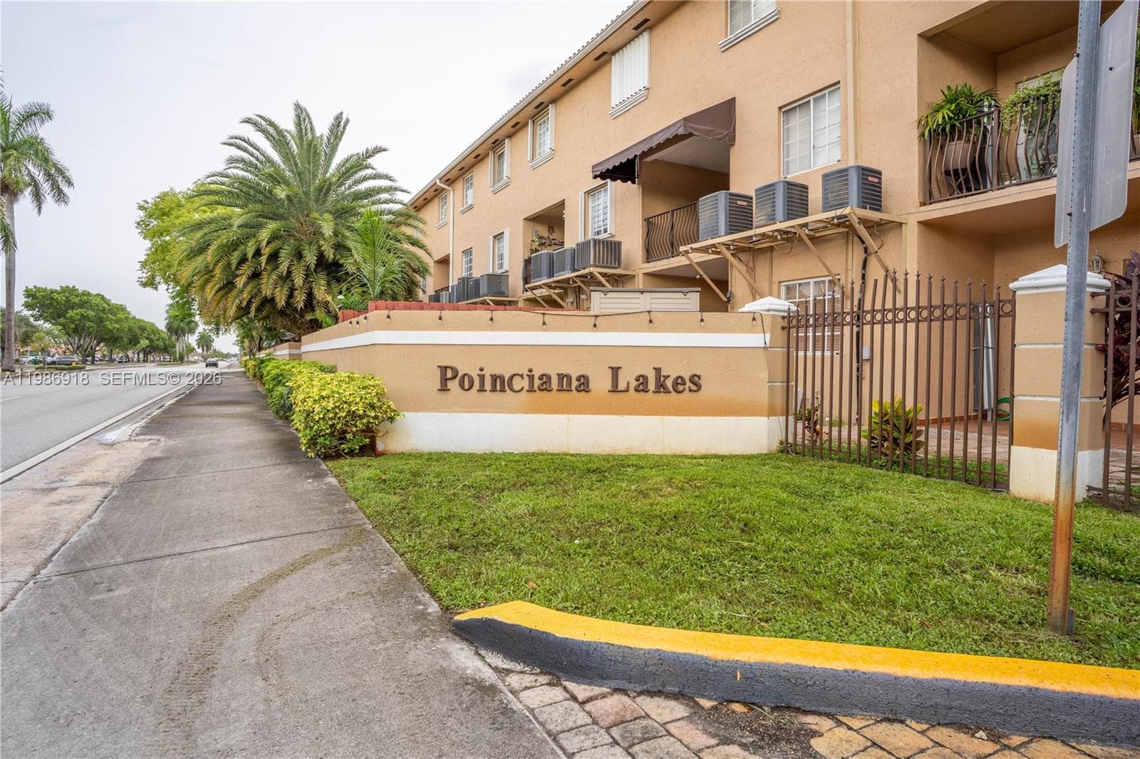 POINCIANA LAKES VILLAS · #101 in Hialeah - Photo 4