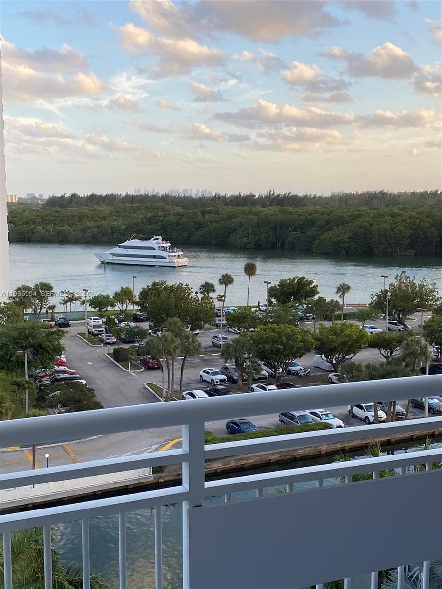 COASTAL TOWERS CONDO · #822-23 in Sunny Isles Beach - Photo 52