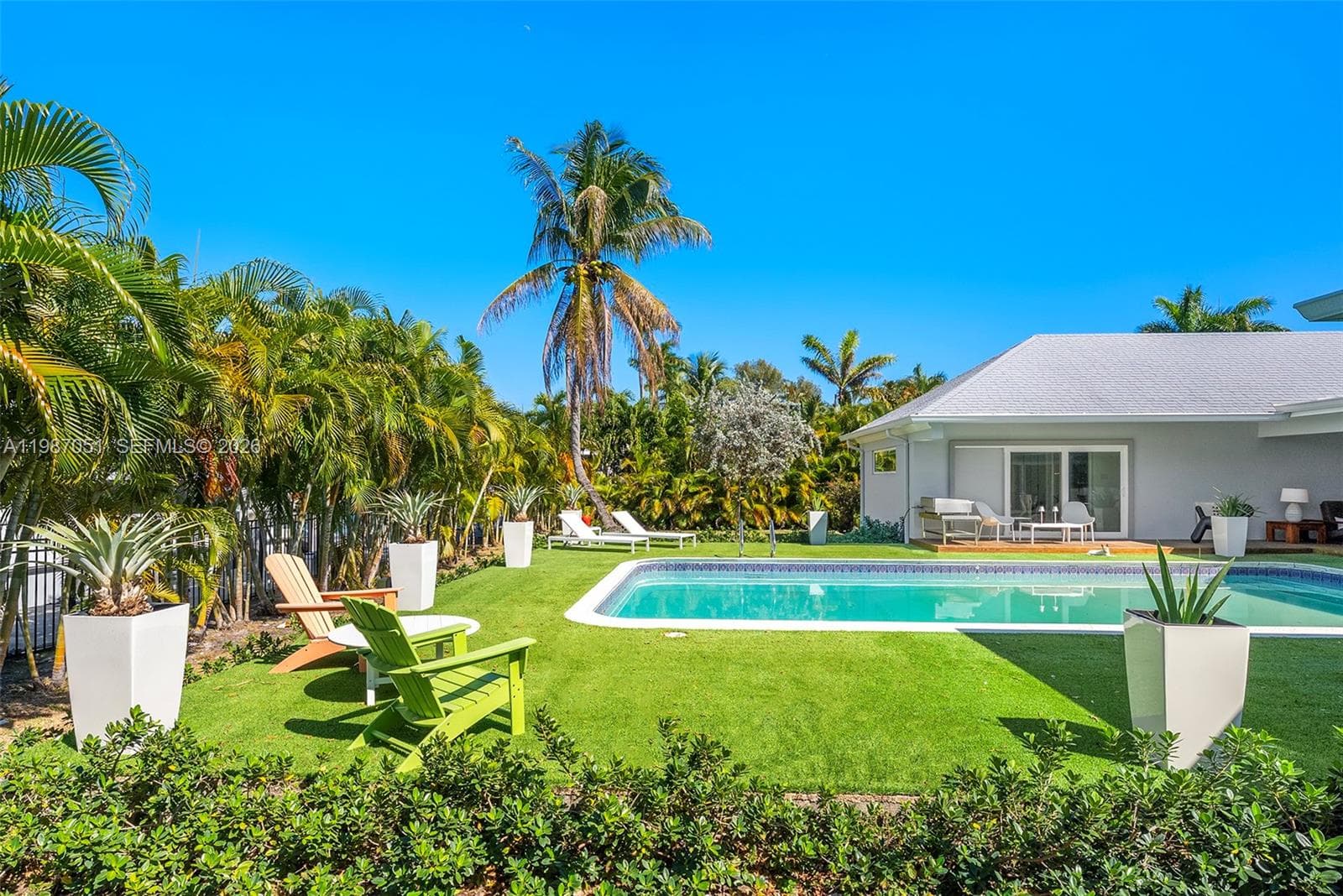 424 Alamanda Dr photo 32