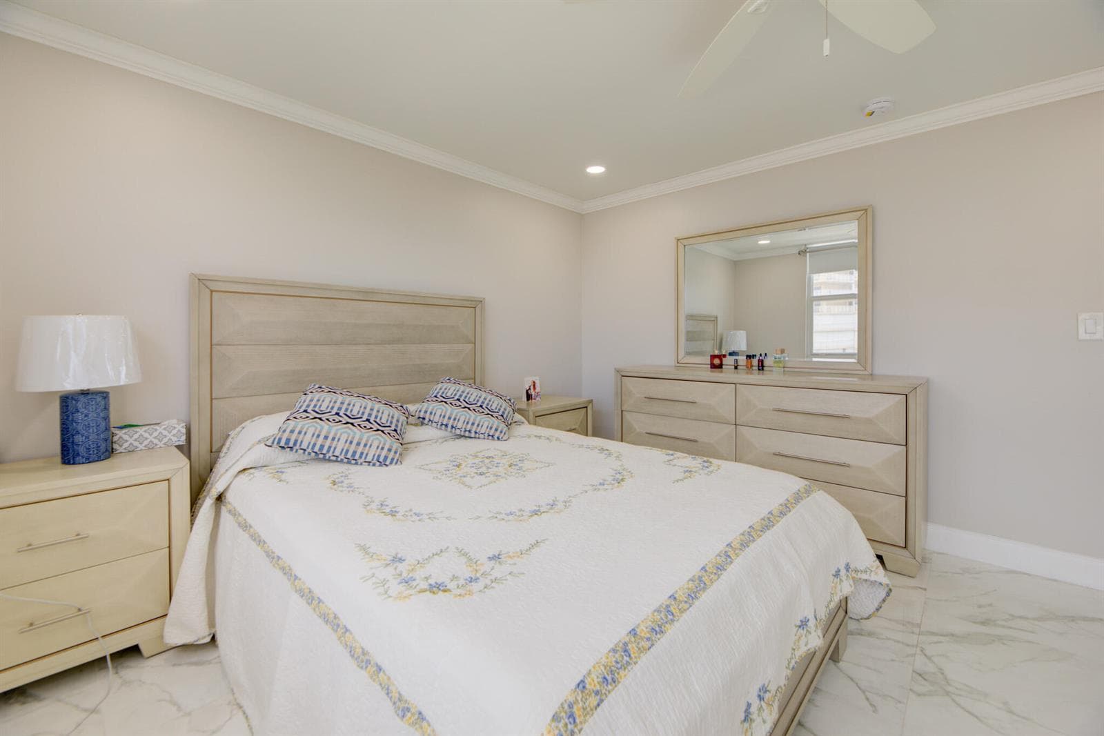 JH 1007 bedroom set