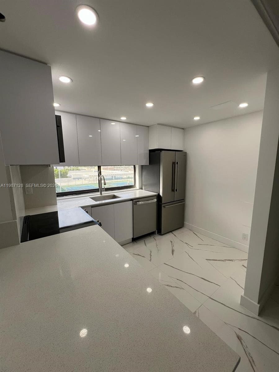 PLAZA OF AMERICAS CONDO P · #710 in Sunny Isles Beach - Photo 5