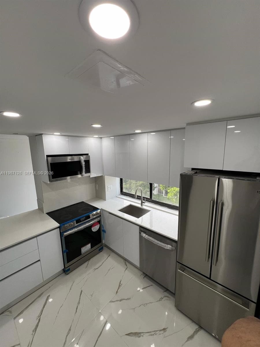 PLAZA OF AMERICAS CONDO P · #710 in Sunny Isles Beach - Photo 4