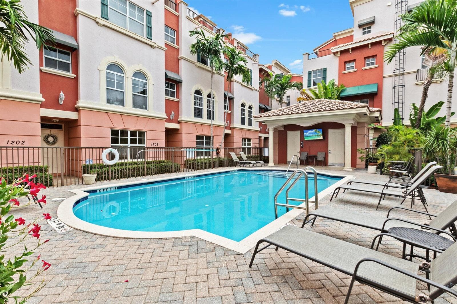 30-web-or-mls-1033-ne-17th-way-2003