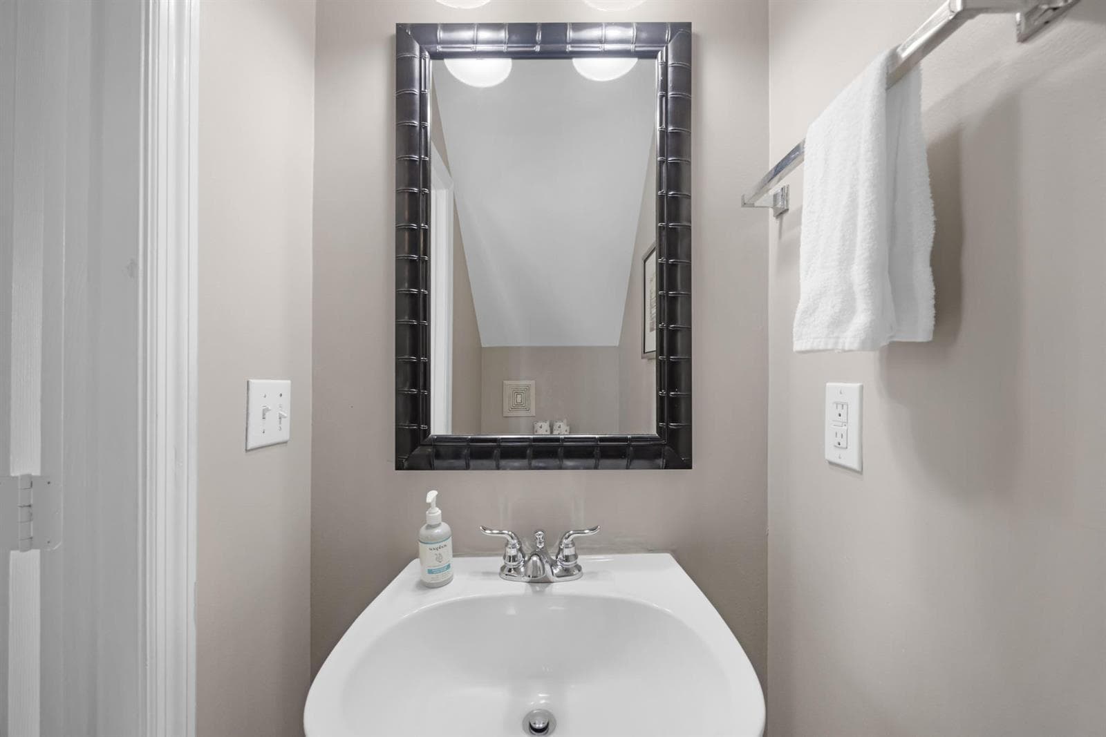Pedestal Sink