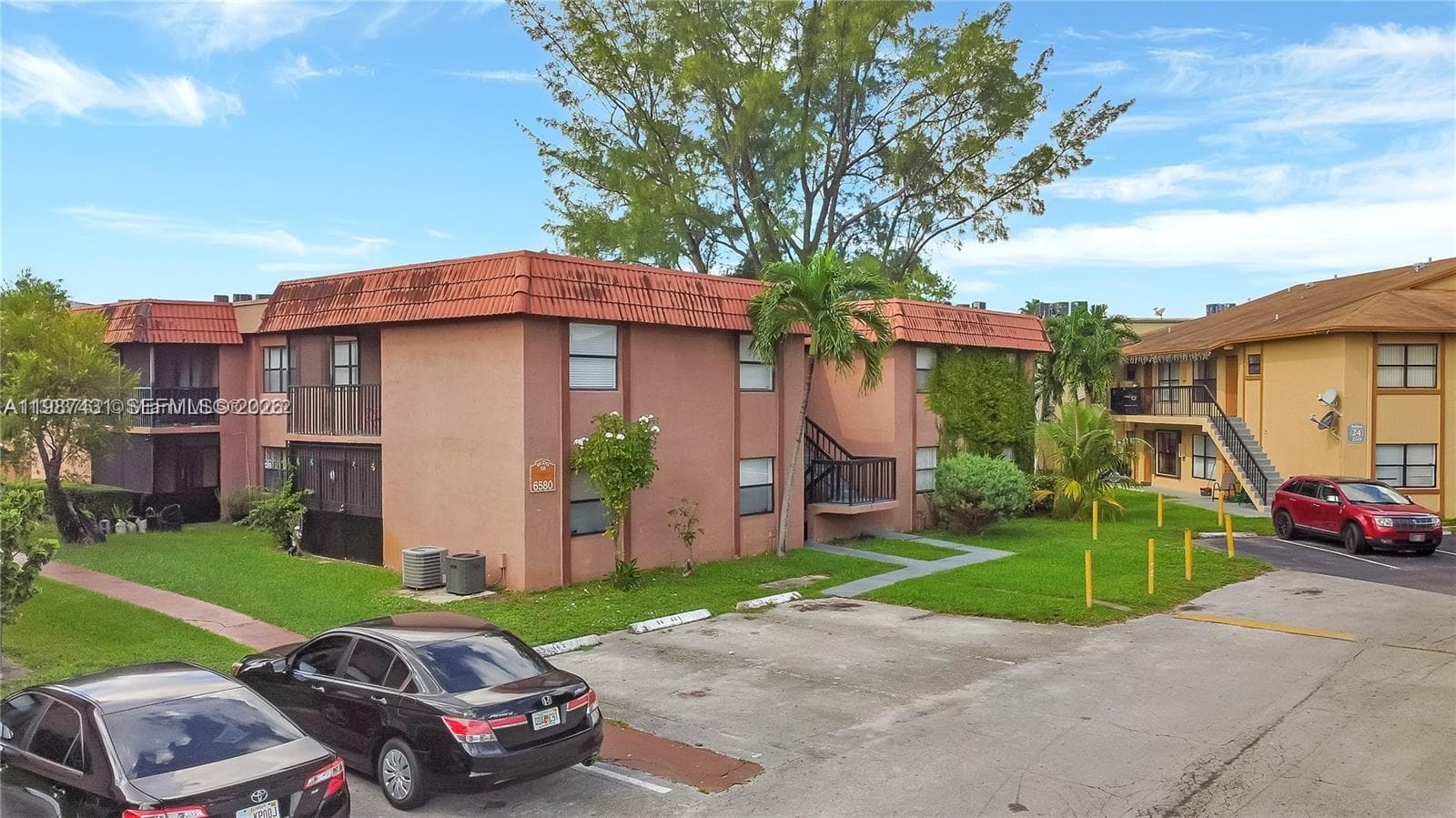 LAGO GRANDE · #58-12 in Hialeah - Photo 14