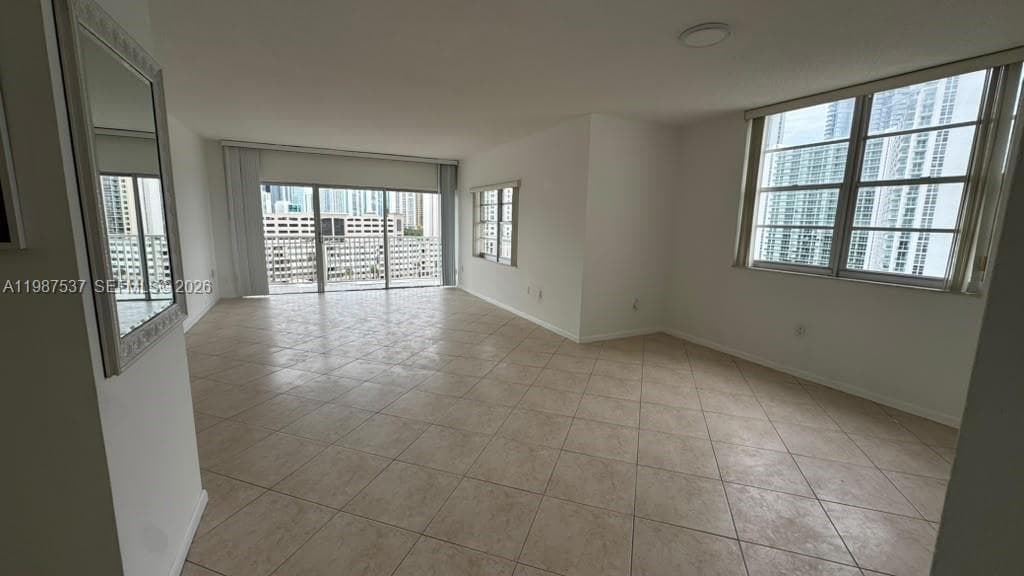 ARLEN HOUSE CONDO · #915 in Sunny Isles Beach - Photo 8