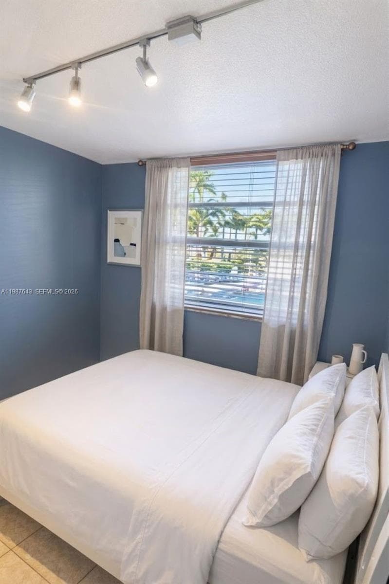 HALF MOON TOWERS CONDO · #206 in Miami - Photo 17