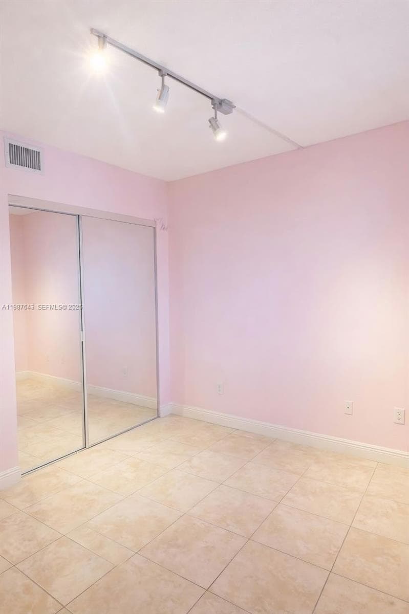 HALF MOON TOWERS CONDO · #206 in Miami - Photo 16
