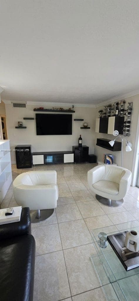 HALF MOON TOWERS CONDO · #206 in Miami - Photo 3