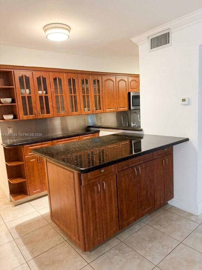 HALF MOON TOWERS CONDO · #206 in Miami - Photo 9