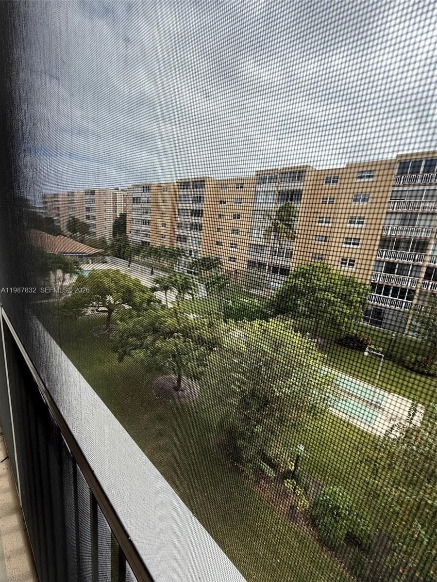 MEADOWBROOK TOWERS CONDO · #408 in Hallandale Beach - Photo 30