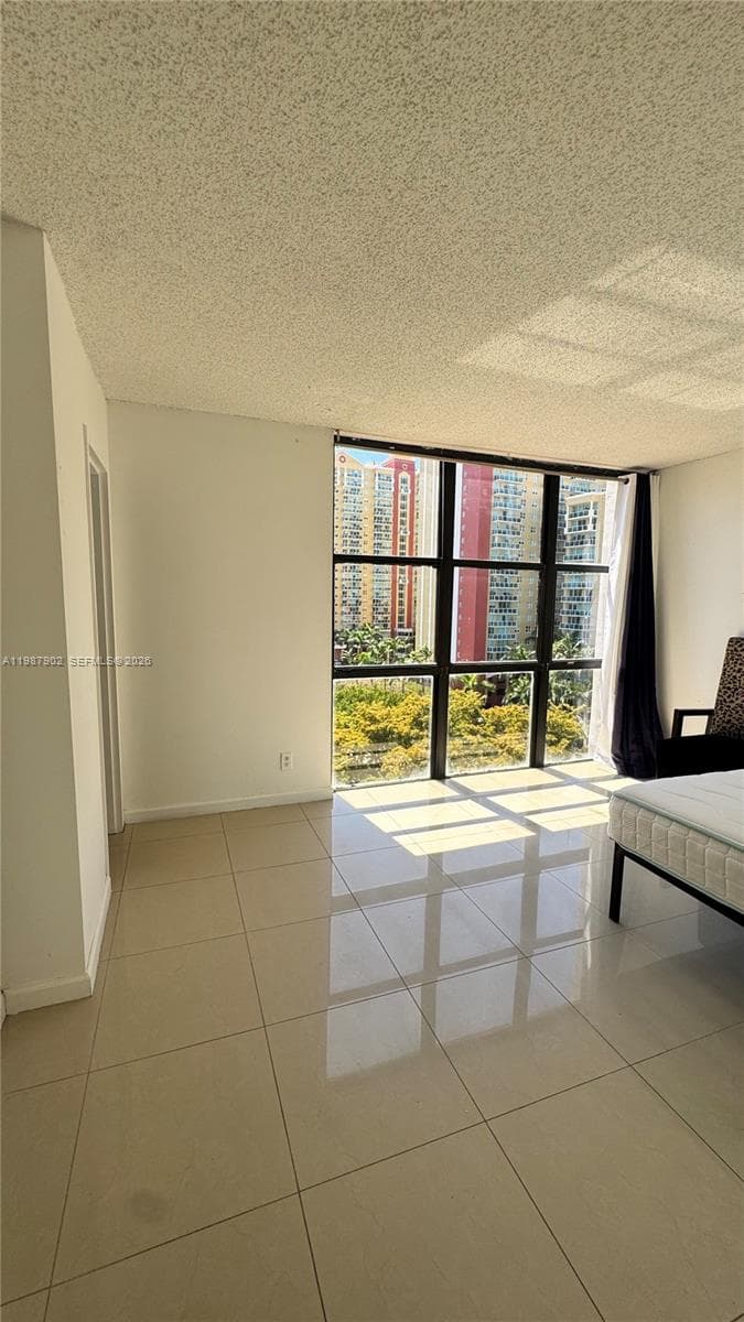Plaza Of The Americas · #1015 in Sunny Isles Beach - Photo 23
