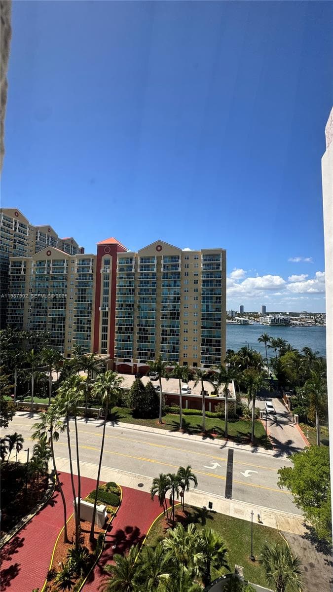 Plaza Of The Americas · #1015 in Sunny Isles Beach - Photo 26
