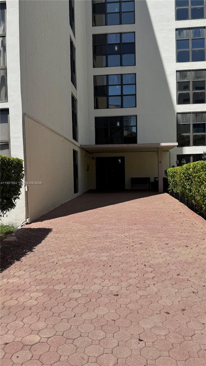 Plaza Of The Americas · #1015 in Sunny Isles Beach - Photo 38