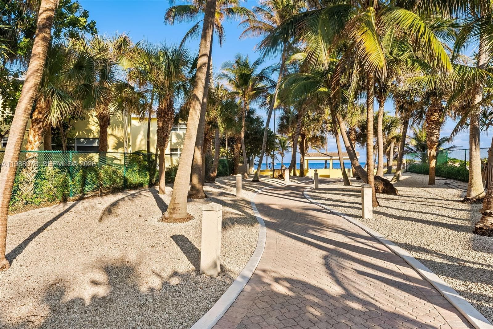 EMERALD TOWER · #407 in Pompano Beach - Photo 35