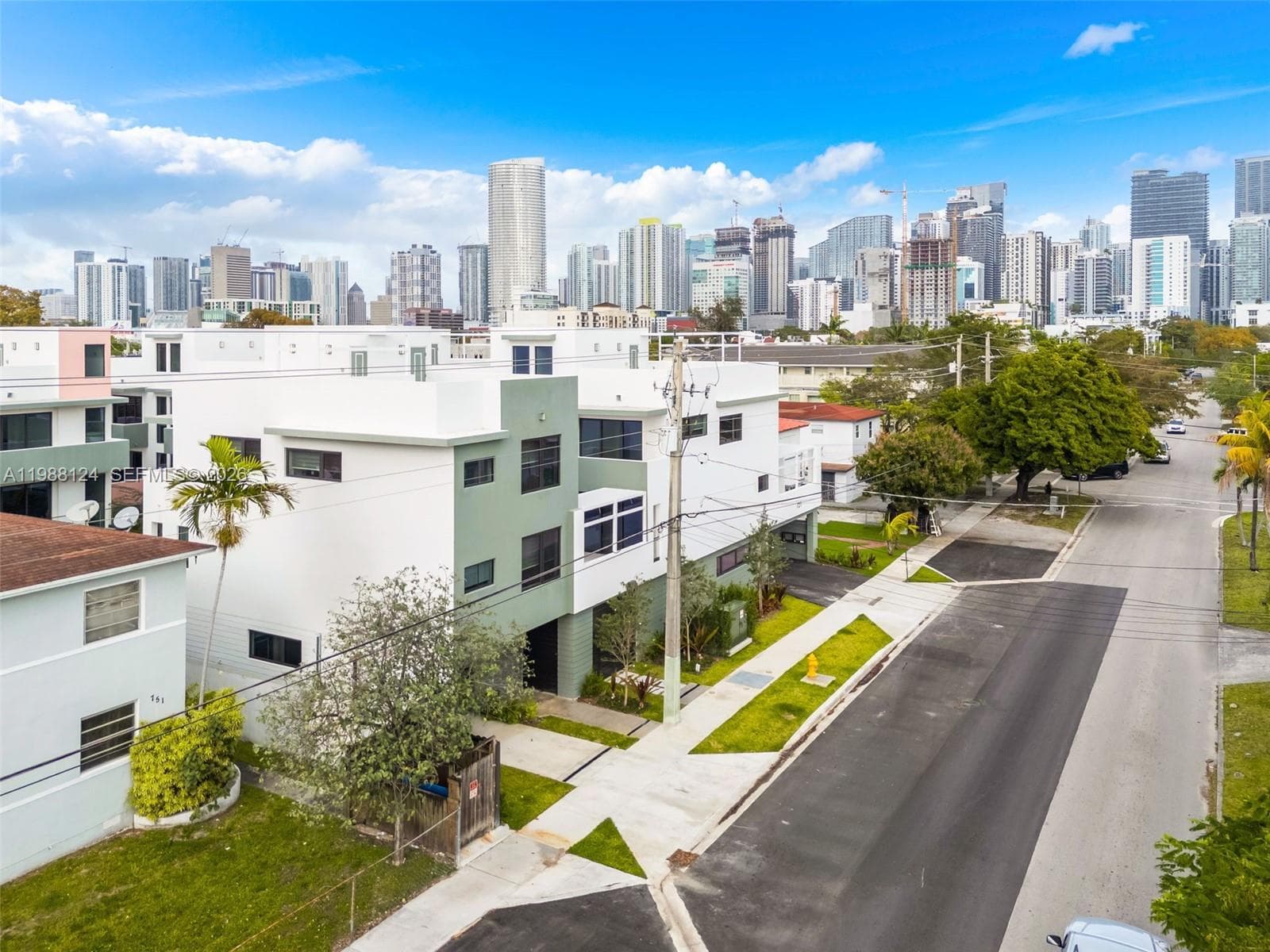 721 SW 11th Street #E photo 26