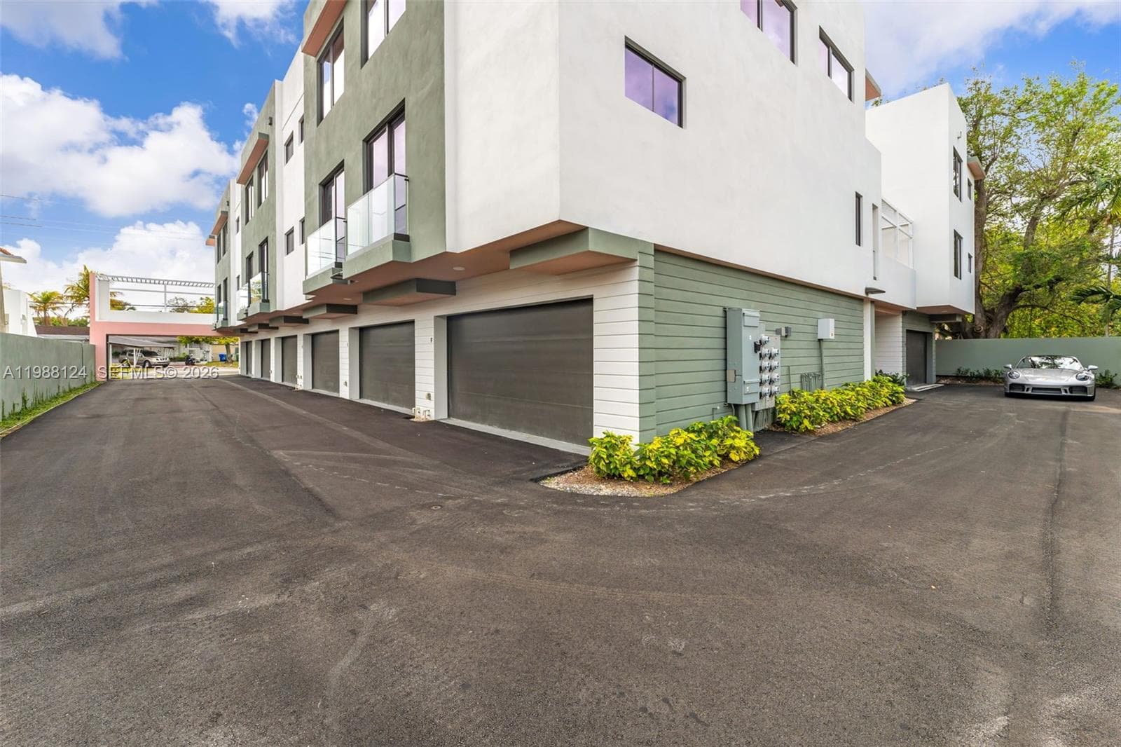 721 SW 11th Street #E photo 24