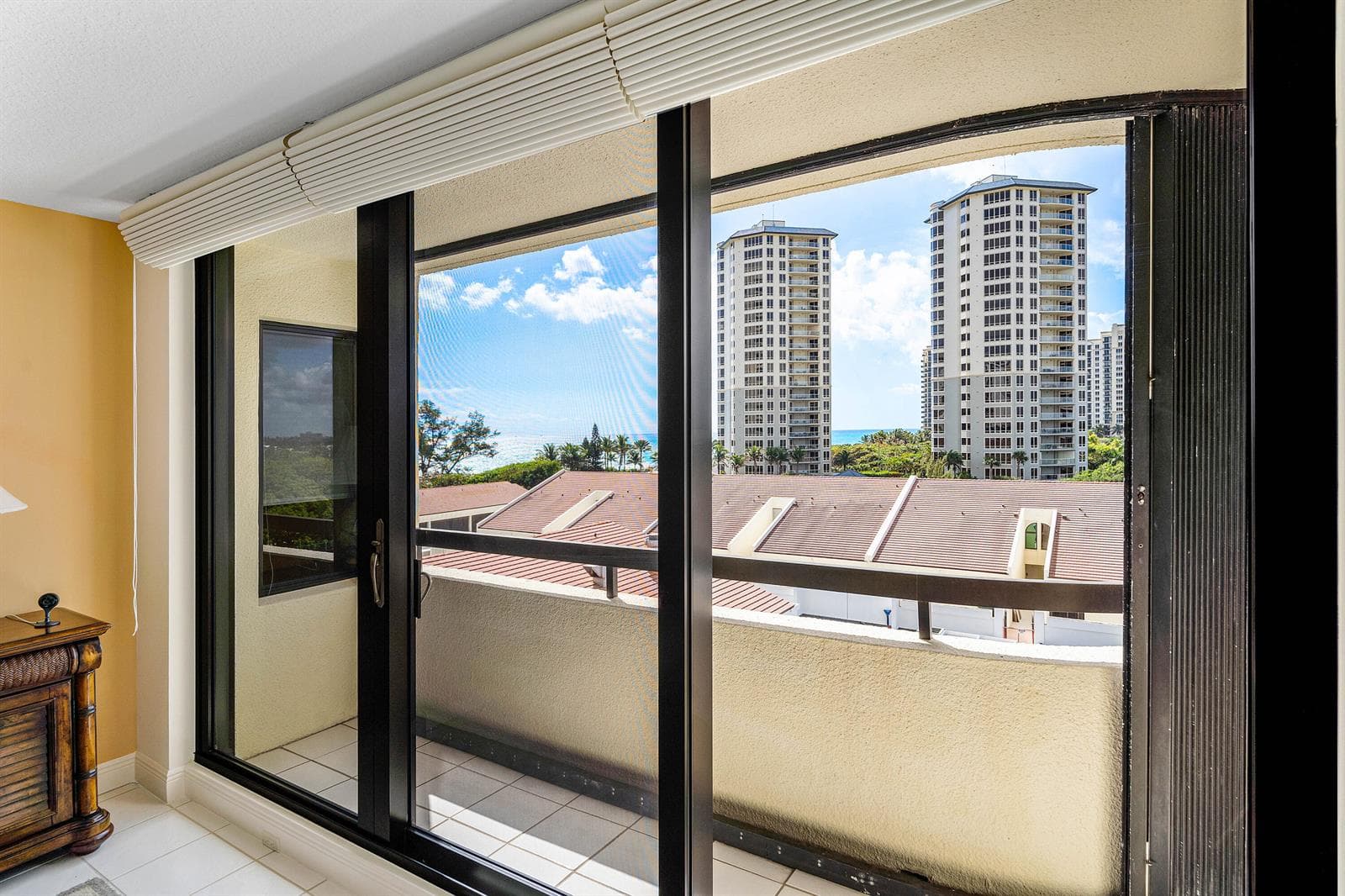 025-4100NorthOceanDrive-504-RivieraBeach