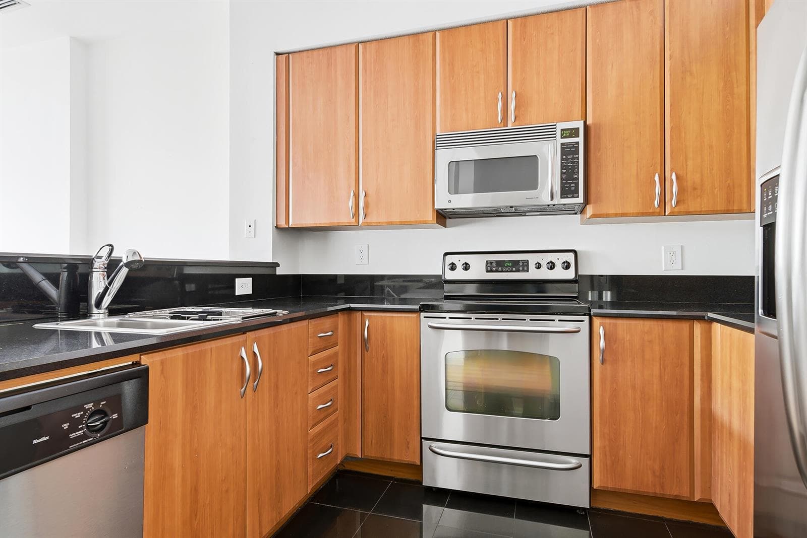 801-S-OLIVE-AVE-UNIT-425-33401-006