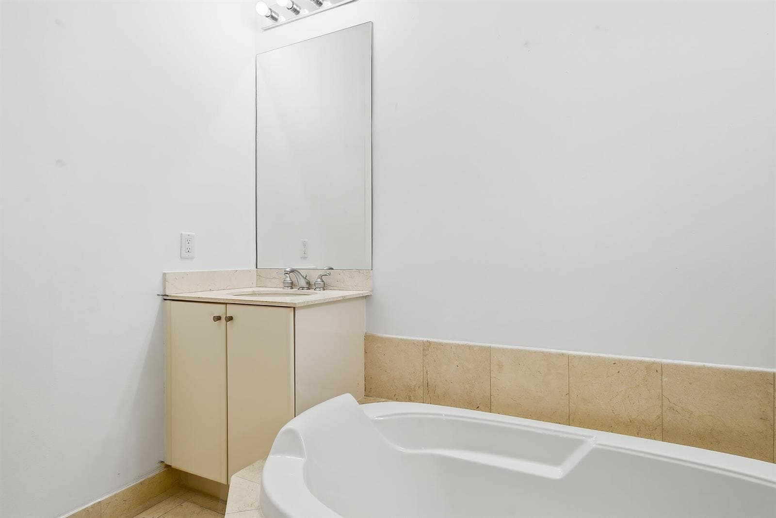 801-S-OLIVE-AVE-UNIT-425-33401-016