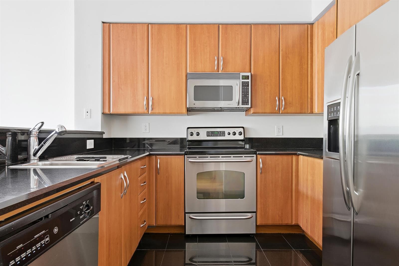 801-S-OLIVE-AVE-UNIT-425-33401-005